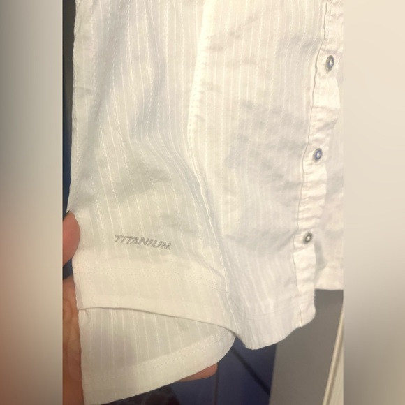 Columbia Titanium Omni-Dry Women Sleeveless Athletic Button down, pockets, vent - Picture 5 of 9